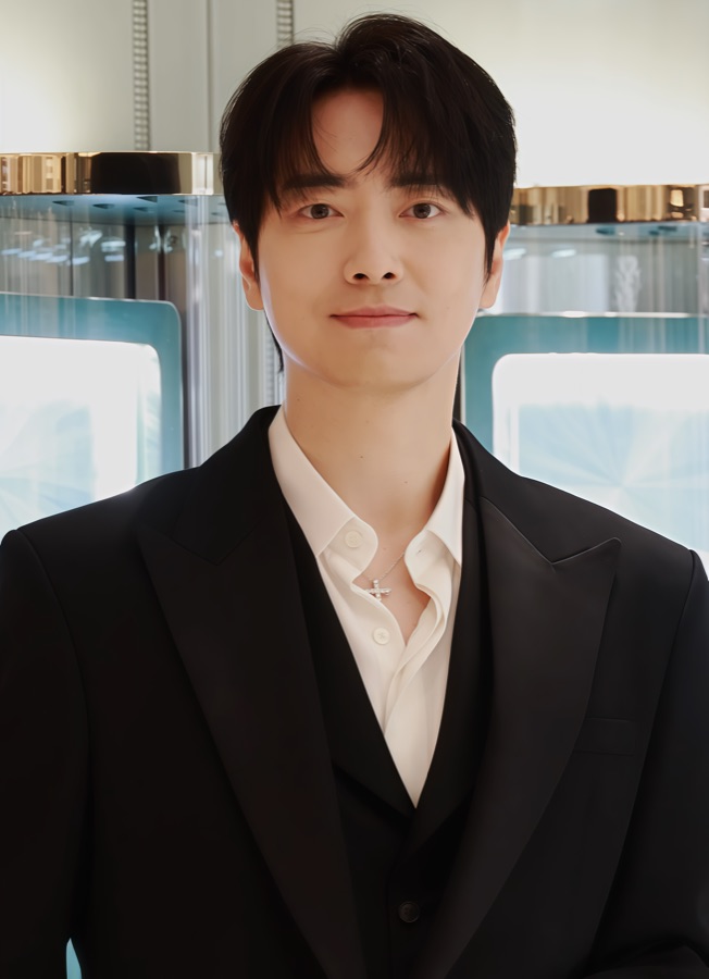 俳優イ・ジュニョクのモノクロ写真